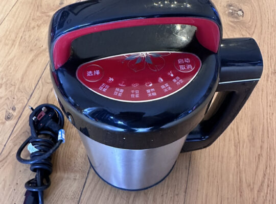 豆浆机 100超市购买原价79