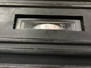 出售外卖店冰箱一台£80 ,工作正常， 5月22号或者23号 可以来取， 需自取 074041986