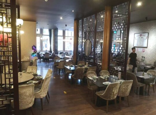 格拉斯哥市中心川菜餐厅出让，生意好，价格合理，无意不要打扰，有意者请联系 07340184380